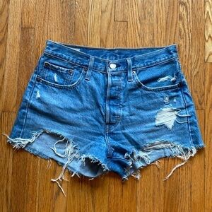 Leviʻs 501 Distressed Shorts